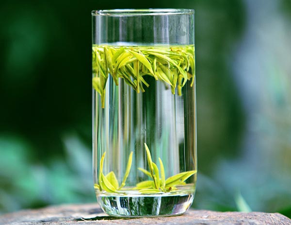 An Ji Bai Cha in a glass cup